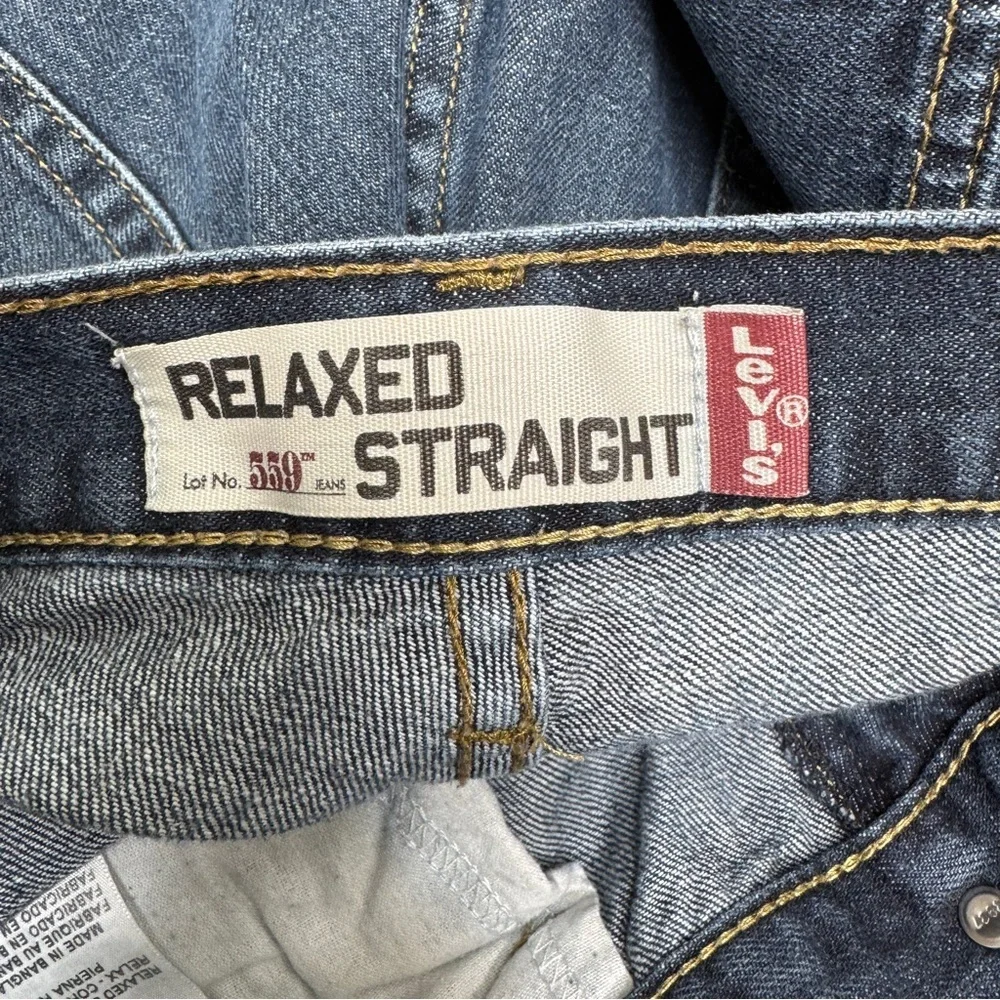 {Levi's} 